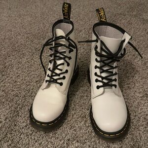 Dr. Martens 11821 size 6